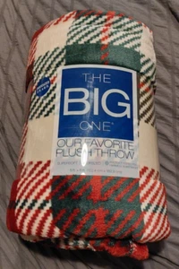 New The Big One Supersoft Plush Throw 5' x 6' Holiday Plaid -shelf - Picture 1 of 4