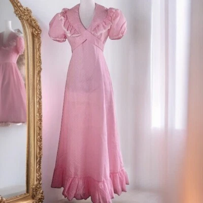 Maxi Vestido Vintage Años 70 Talla 7/8 Rosa Punto Suizo Volantes Borde Pom Manga Abullonada ILGWU Foto 1 de 4