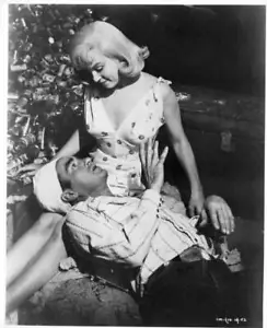 Montgomery Clift laying on the lap of Marilyn Monroe in The Misfit- Old Photo - Picture 1 of 1