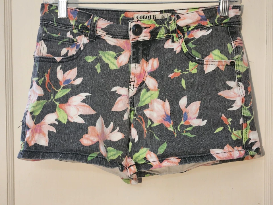Pantalones cortos vaqueros para mujer COTTON ON color negro con flores rosas talla 4/pequeño Foto 1 de 1