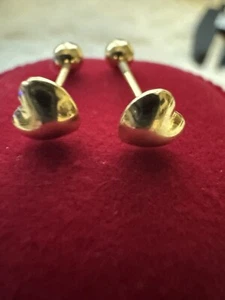 REAL 18k GOLD HEART STUD with BALL SCREW BACK LOCK VALENTINE LIGHTWEIGHT - Picture 1 of 2