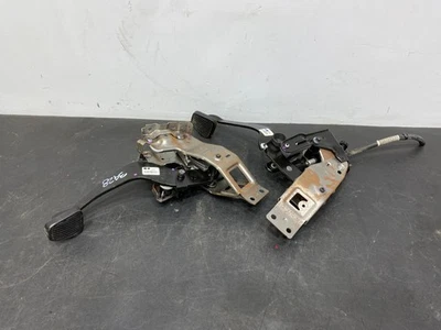 2015 CHEVROLET CAMARO SS OEM MANUAL CLUTCH BRAKE PEDAL ASSEMBLY PAIR USED - Image 1 of 4