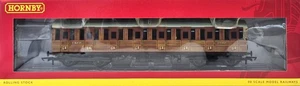 Hornby R4516 Gresley Suburban 3rd Class Coach 3182 in LNER Teak Livery Weathered - Picture 1 of 3