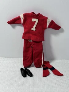 Pantalones, camisas, calcetines y botines de fútbol americano Ken Touchdown vintage de Mattel #799 - Imagen 1 de 6