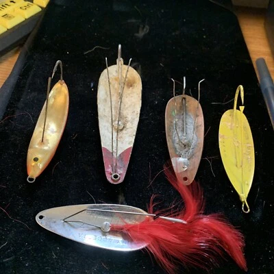 Lote de señuelos de pesca antiguos de colección cebos de cuchara sin malezas, accetta, Johnson, García, + Foto 1 de 4