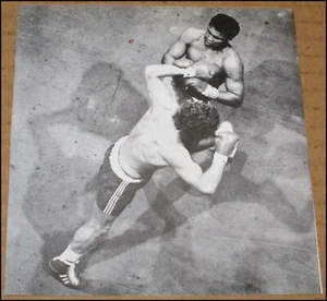 1973 Muhammad Ali vs Joe Bugner Boxing Match Fight SI Photo Clipping 4.5"x4.75" - Picture 1 of 3