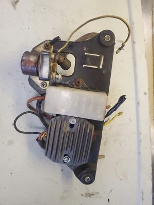 81 Suzuki GS 750 GS750 GS750E Soporte Eléctrico Regulador de Voltaje Caja de Fusibles  Foto 1 de 3