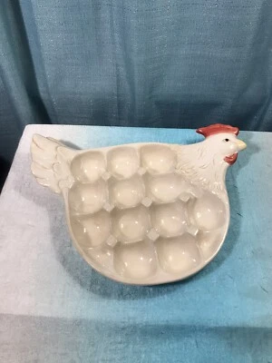 Plato para servir huevos Bella Casa By Ganz vintage de granja con forma de pollo Foto 1 de 4
