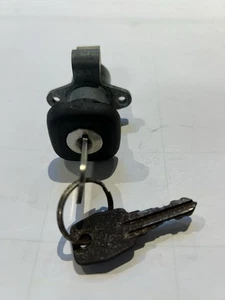 Triumph TR7 8 Glove Box Lock With 2 Keys - Picture 1 of 5