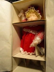 The Danbury Mint Porcelain Doll Waiting for Santa by Elaine Campbell- - Bild 1 von 3