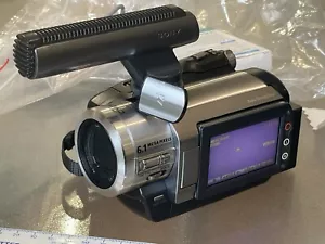 PRÁCTICA VIDEOCÁMARA SONY HDR-HC7 MiniDV Full HDV 1080i + Micrófono Zoom Pistola - Imagen 1 de 21