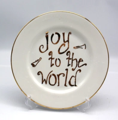 Plato de postre Joy to the World Song 7,75" blanco y dorado 10 Strawberry Street Foto 1 de 4