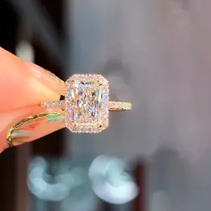 Engagement Ring 2.50 Carat IGI GIA Lab Grown Radiant Cut Diamond 18k Yellow Gold - Picture 1 of 8