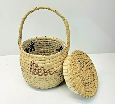 Handmade African Woven Basket with Lid and Handle 7"' x 6" Cover