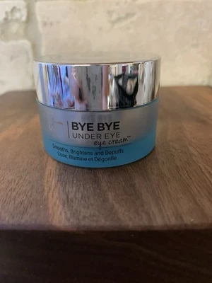 IT Cosmetics Bye Bye bolsas debajo de los ojos tratamiento de día - 0,5 fl oz Foto 1 de 2