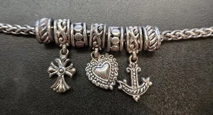 Collar con dije Cookie Lee de colección con corazones y otros dijes 19" tono plata - Imagen 1 de 4