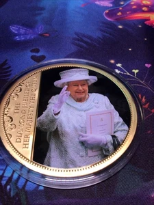 1952-2012 EL JUBILEO DE DIAMANTES DE SU MAJESTAD LA REINA MEDALLA GRANDE CHAPADA EN ORO - Imagen 1 de 5