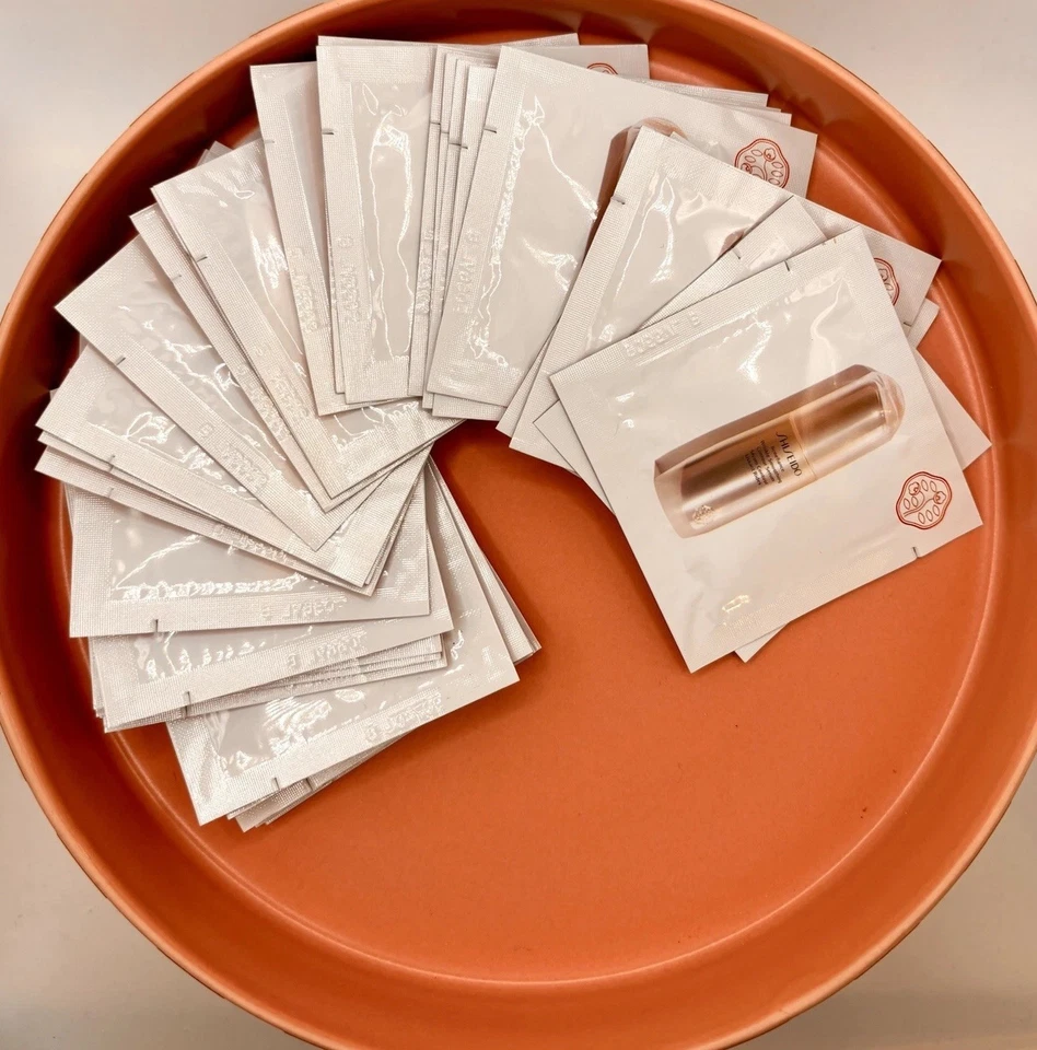 Shiseido Benefiance Wrinkle Smoothing Contour Serum  45 ml ( 30 x 1,5 ml ) - Bild 1 von 1