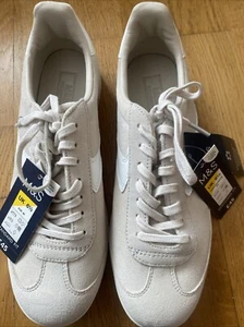 Trainers - Picture 1 of 8
