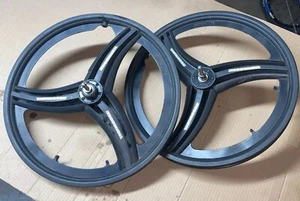 Pair Of 20in BMX Mongoose 3 Spoke Mag wheels - Picture 1 of 4