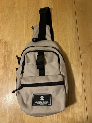Adidas Utility 3.0 Bolso Bandolera Beige Unisex Bolso de Hombro Bandolera Foto 1 de 4