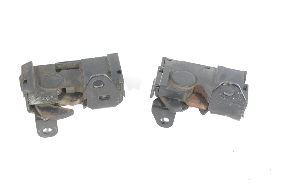 08-11 Juego de 2 unidades de bloqueo de pestillo de capó izquierdo y derecho Mercedes Benz C300 W204 OEM Foto 1 de 4