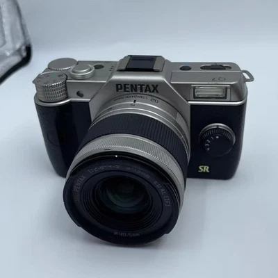 Pentax Q7 Digital Mirrorless camera with 5-15mm Lens Silver -90% New - Image 1 of 4