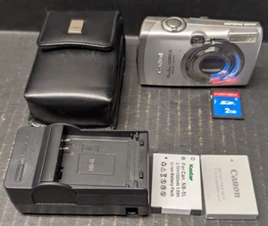Canon PowerShot SD850 IS 8.0MP Digital ELPH w/ 2xBattery, 2GB Memory & Charger - Picture 1 of 5