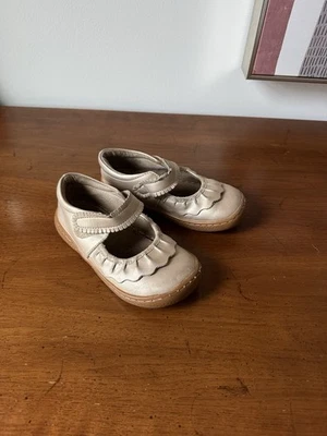 Livie & Luca VGUC Girls Ruched Champagne Gold Mary Jane Shoes, Sz 10 (f5) - Image 1 of 4