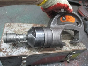 T&B TBM-15PF HYDRAULISCHE CRIMPZANGE mit GEHÄUSE - 15 TONNEN - 750 MCM KAPAZITÄT - Bild 1 von 3