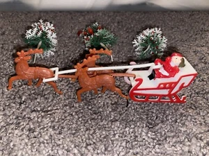 Vintage Christmas Plastic SANTA CLAUS in Sleigh W/Reindeer 3 Trees FREE SHIPPING - Imagen 1 de 10