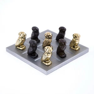 Tic Tac Toe Gioco da Tavolo Decorativo, Fatto a Mano Ottone e Alluminio - "Gufo di Minerva" - Foto 1 di 3