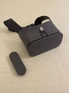 Great Condition Gray Google Daydream View VR Headset with D9SCA Remote - Picture 1 of 7