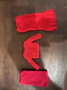 Lote de 3 clones Barbie vintage.  Suéter rojo y dos vestidos - Imagen 1 de 2