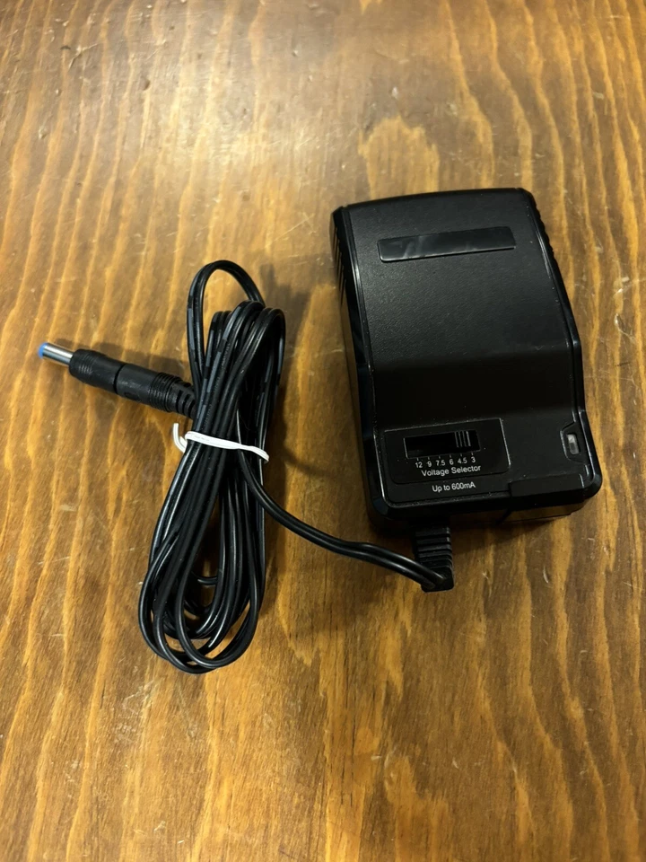 Insignia AC to DC Power Adapter with 7 Connector Tips NS-AC501 600mA max output - Image 1 of 2