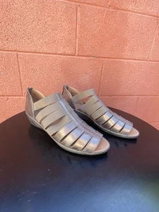 Gentle Souls LANA Keilabsatz Leder Peeptoe Sandalen Größe 9,5 M Zinn niedriger Absatz gebraucht, in einwandfreiem Zustand - Bild 1 von 6