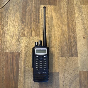 Radio UHF digital estándar Vertex VXD-720 VXD-720-G6B-4 con batería sin cargador - Imagen 1 de 6