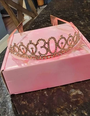 Faja y tiara 30 cumpleaños - oro rosa Foto 1 de 2
