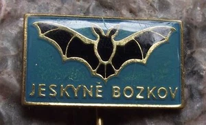 Jeskyne Bozkov Dolomite Czech Cave Complex System Flying Black Bat Pin Badge - Picture 1 of 1
