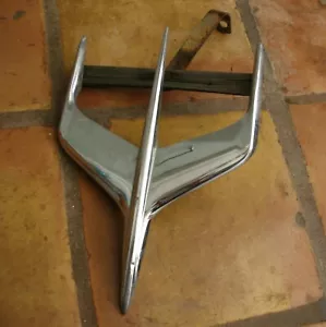 B24 - EMBLEMA DE CAPÓ DE AVIÓN CHEVCHEVROLET DE COLECCIÓN DE 1950, MONTADO EN MADERA Y METAL - Imagen 1 de 1