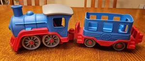 USA Green Toys Train Engine & Car Blue & Red 100% Recycled No BPA Phthalate PVC - Bild 1 von 8
