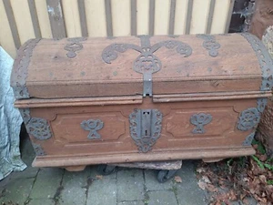 Truhe aus Eichenholz Eisenbeschlagen aus dem Münsterland ca.200 Jahre alt - Bild 1 von 15