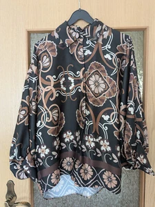 modische Flügelbluse, ital. Marke, Gr. 40/42, neu, günstig abzugeben - Bild 1 von 4