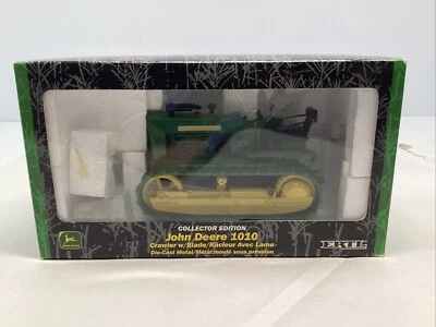 2001 RC ERTL John Deere 1010 Crawler With Blade 1:16 Scale Diecast - Image 1 of 4