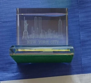 Vintage New York City Skyline with Twin Towers  - Clear Etched Glass Paperweight - Picture 1 of 7