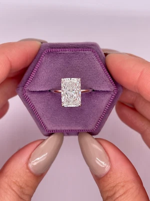 Lab Grown 4.00 Ct E Color VVS2 Clarity IGI CERTIFIED Elongated Radiant Cut Ring - Image 1 of 4