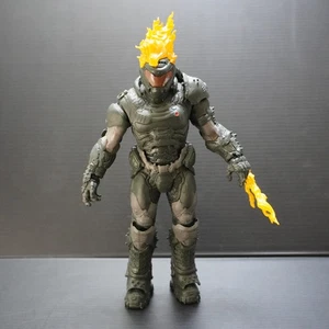 Figura suelta McFarlane Toys DOOM Eternal Doom Slayer Ember Skin 7" coleccionable - Imagen 1 de 4