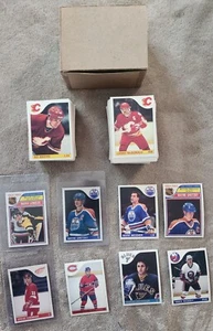 1985-86 Juego cercano de tarjetas de hockey OPC 1-264 casi como nuevas (#9 Mario Lemieux no incluido) - Imagen 1 de 10