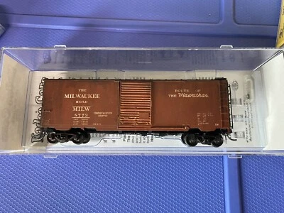 HO Scale Kadee 4912 MILW Milwaukee Road "Hiawatha" 40' Box Car #8773 - Image 1 of 2