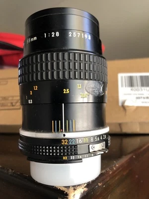 Lente Nikon Micro Nikkor 55 mm F2,8 para cámara Nikon Film y Nikon Digital SLR Foto 1 de 4